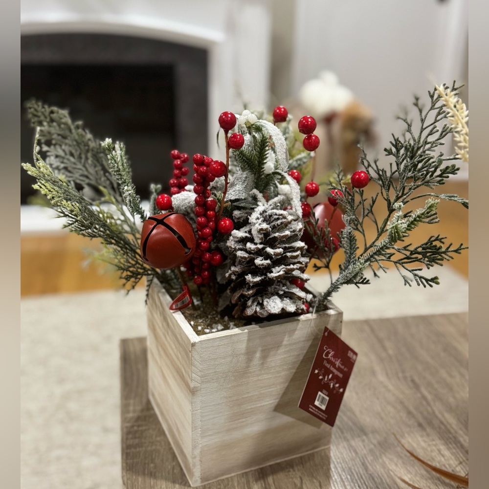 Christmas floral arrangement new